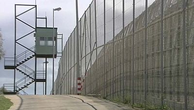 Unos cien inmigrantes entran en Melilla en un asalto masivo a la valla fronteriza