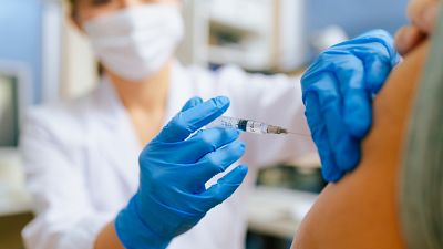Vacuna binaria o bivariante: ¿Qué es y cuándo podría llegar a España?