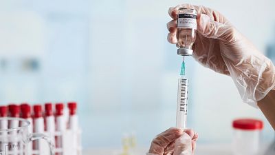 El presidente de la Asociación Española de Vacunología: "El peor efecto secundario que puede tener la vacuna es no administrarla"