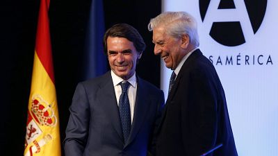El Vargas Llosa más político: de apoyar el régimen comunista de Castro a renacer en el liberalismo y acercarse al PP