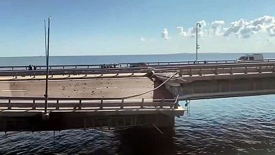 Dos muertos en un ataque ucraniano con drones marinos en el puente de Crimea