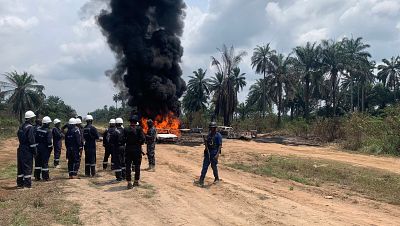 Al menos 12 muertos tras la explosión de un oleoducto propiedad de Shell en el corazón de Nigeria