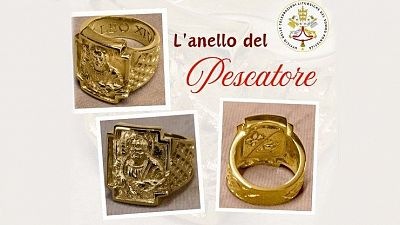 El Vaticano presenta el anillo del pescador y el palio del papa León XIV