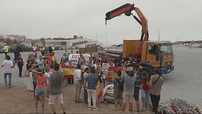 Vecinos de Ceuta tratan de paralizar la instalación de un espacio de acogida a migrantes junto a una escuela infantil
