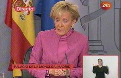 La vicepresidenta del Gobierno, María Teresa Fernández de la Vega, califica de "escaramuza miope irresponsable" la estrategia del PP contra el ministro Bermejo.