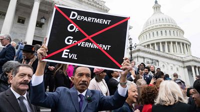 Una veintena de empleados federales asignados al DOGE de Musk renuncian como protesta