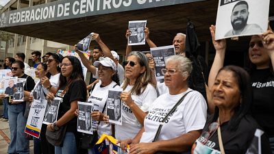 Venezuela liberará a 300 personas esta semana en medio de las críticas de la oposición por la muerte de un preso
