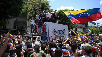 Venezuela, entre las protestas, las amenazas y la presión para que se publiquen las actas electorales una semana después