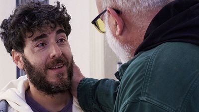 Verde y Rojo, el cortometrajes de Andrés Suárez y Miguel A. Almanza en RTVE Play Verde y Rojo, el cortometrajes de Andrés Suárez y Miguel A. Almanza en RTVE Play