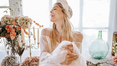 Alma Aguilar: "En los vestidos de novia, el tejido te habla y hay que escucharle" Alma Aguilar: "En los vestidos de novia, el tejido te habla y hay que escucharle"