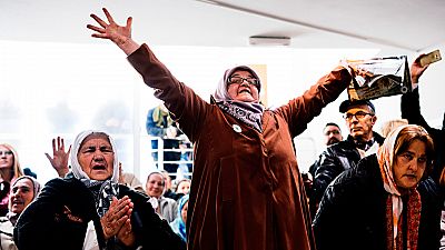 Las víctimas de Srebrenica celebran con amargura la sentencia a Mladic: "Que tenga una larga y triste vida en prisión"