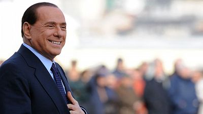 La vida de Berlusconi, en imágenes: de cantante en cruceros al político de una era en Italia