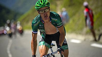 El ciclista francés de Europcar Thomas Voeckler se ha impuesto en la primera gran etapa pirenaica, en la que Evans ha dicho adiós al Tour y Zubeldia se ha alzado al quinto puesto de la general.