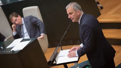 Vox expulsa a Ortega Smith de la ejecutiva y lo sustituye por la catalana Júlia Calvet