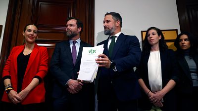 Vox presenta su moción de censura y acusa a Sánchez de "demoler" el Estado: "No podemos estar de brazos cruzados"