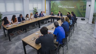 Ortega Smith amenaza con denunciar a Vox y Antelo pasa al grupo mixto en la Asamblea de Murcia tras su expulsión