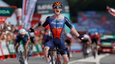 Eddie Dunbar se lleva la victoria en Padrón | Vuelta a España 2024 | Ver