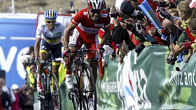 El italiano Dario Cataldo (Omega) ha sido el ganador de la decimosexta etapa de la Vuelta disputada entre Gijón y el Cuitu Negru, en la cima de la estación de Valgrande Pajares, de 183 kilómetros, en la que Joaquim Purito Rodriguez conservó el maillo