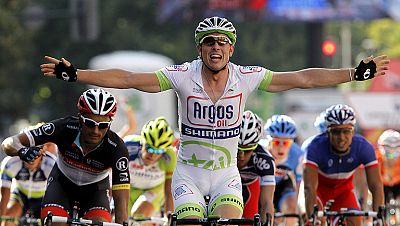 El alemán John Degenkolb, del Argos Shimano, se ha impuesto al esprint en la quinta etapa de la Vuelta ciclista a España disputada a través de 168 kilómetros con salida y llegada en Logroño, en la que el español Joaquim 'Purito' Rodríguez (Katusha) m