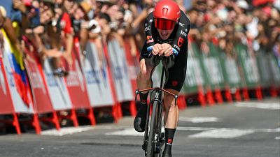 Enric Mas salva la crono con nota: solo pierde 33" con Roglic y sigue líder de La Vuelta con una ventaja de 1' 37"