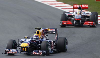 Webber arrasa en Silverstone en una desastrosa carrera para Alonso