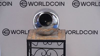 Worldcoin emprenderá acciones legales contra la orden de Protección de Datos que le impide escanear el iris en España