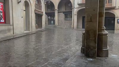 Les tempestes d'aquest dilluns deixen pedres de 5 centímetres al Solsonès, amb alguns danys en vinyes Les tempestes d'aquest dilluns deixen pedres de 5 centímetres al Solsonès, amb alguns danys en vinyes