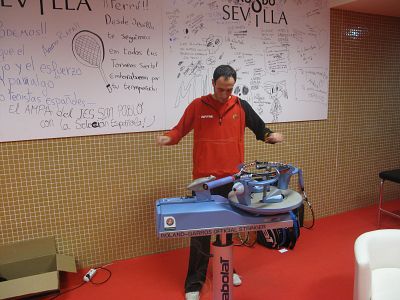 Xavi Segura: "En una final de Davis puedo llegar a encordar 120 raquetas"