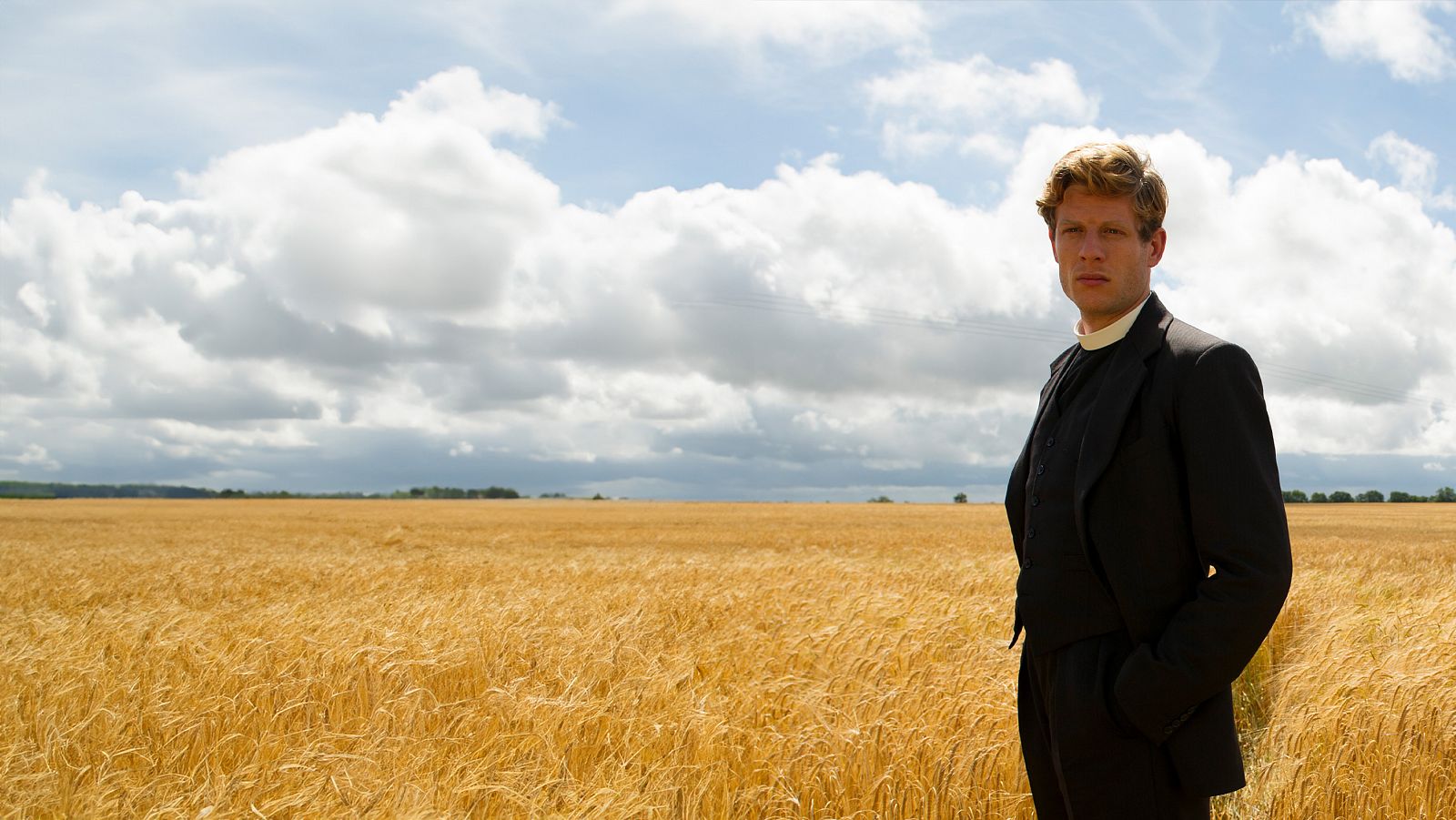 James Norton protagoniza 'Grantchester', una popular serie británica sobre un cura que resuelve crímenes. La ficción llega a La 2 y RTVE Play a partir de este martes a las 22.00 horas.