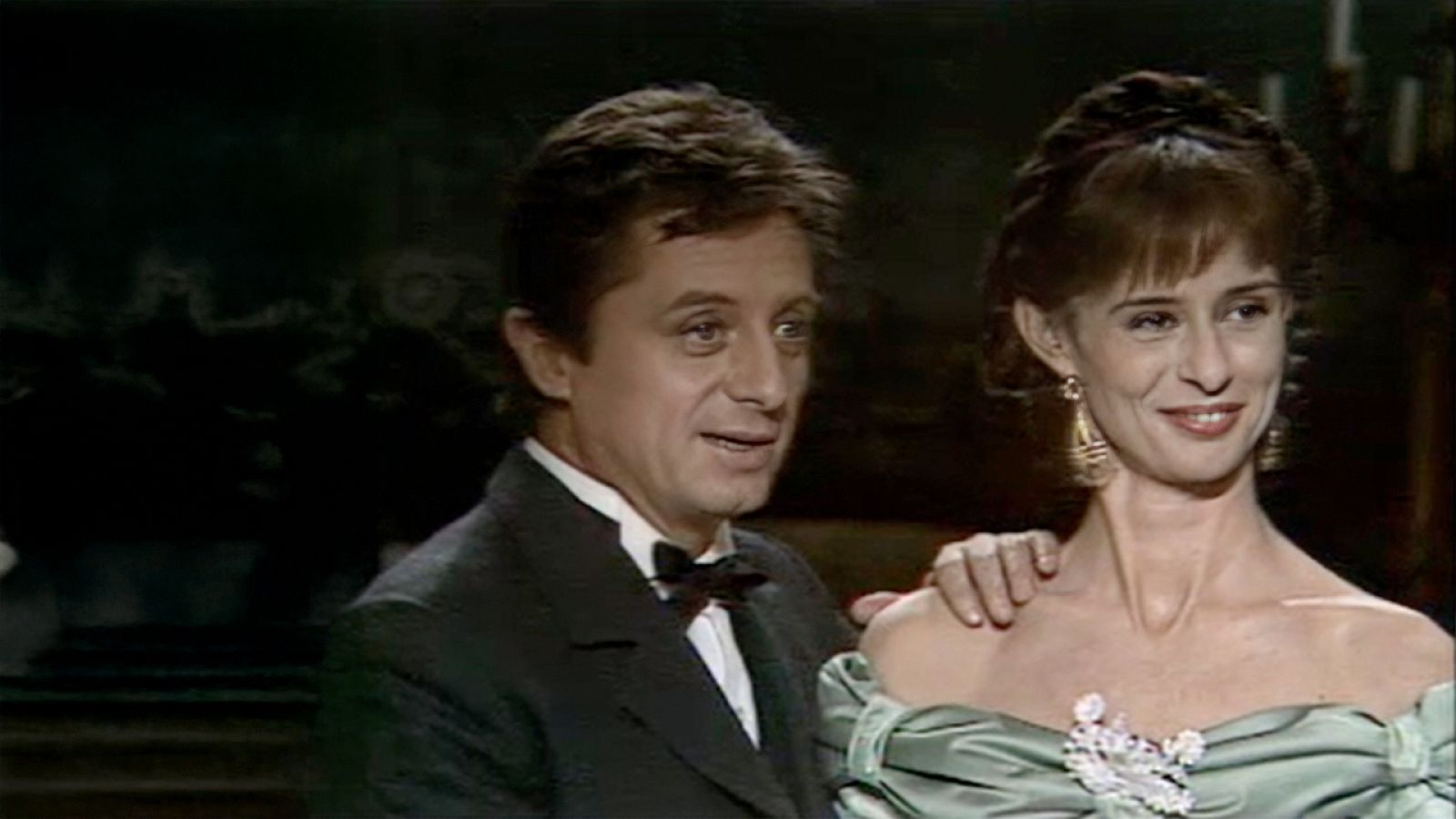 A Electra le sienta bien el luto - Regreso al hogar - A Electra le sienta bien el luto | Ver