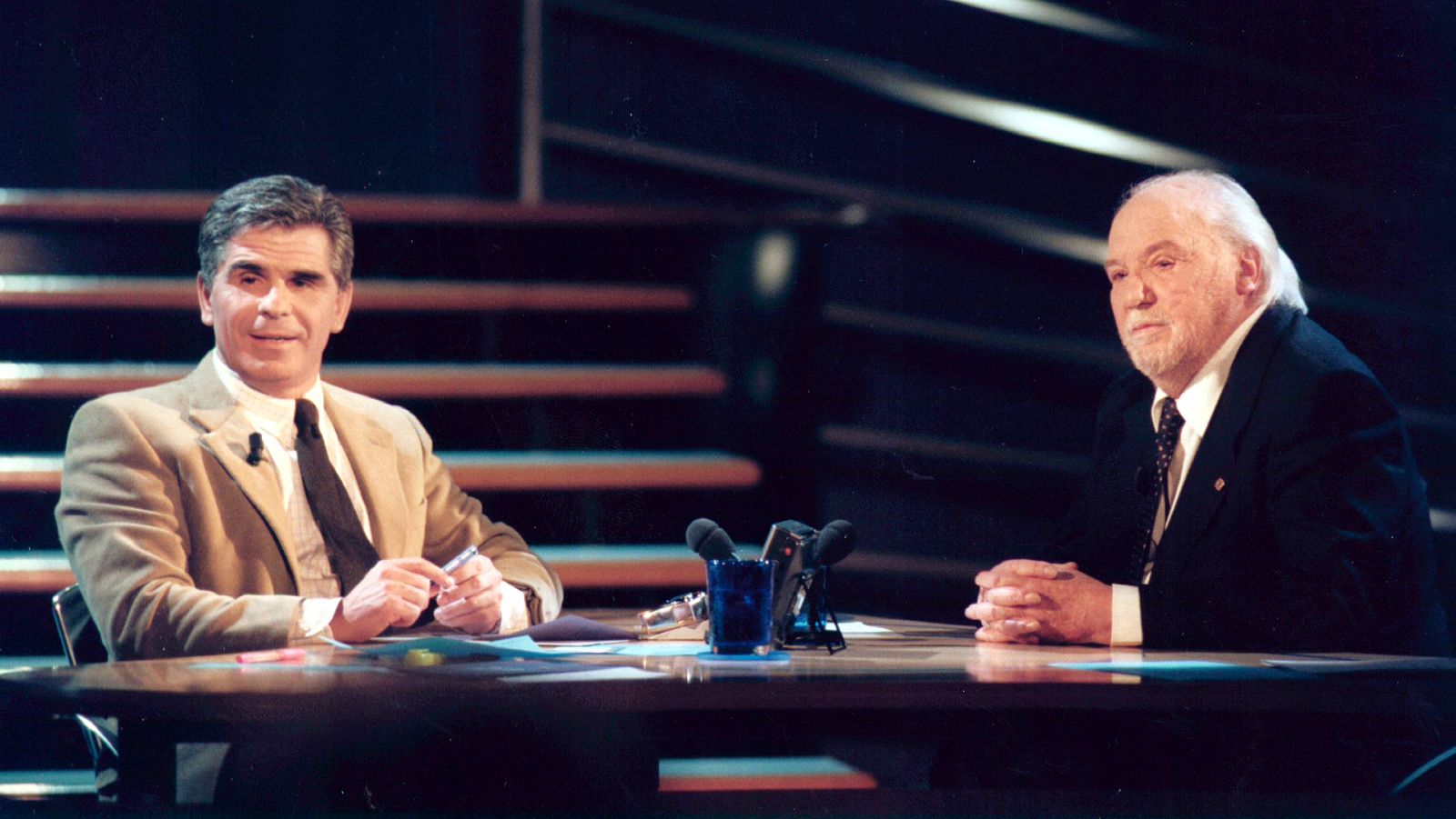 La noche abierta - José Bono - La noche abierta | Ver