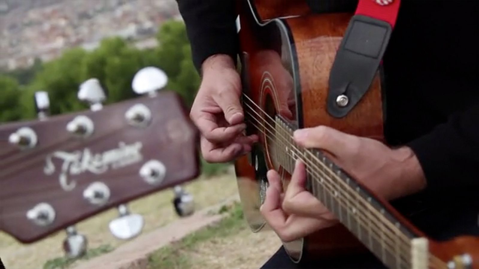 Fuera De Lugar:  Delinqüentes 'El Loro' - Fuera de lugar - Acústicos | Ver