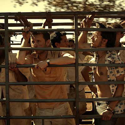 Descalzo sobre la tierra roja