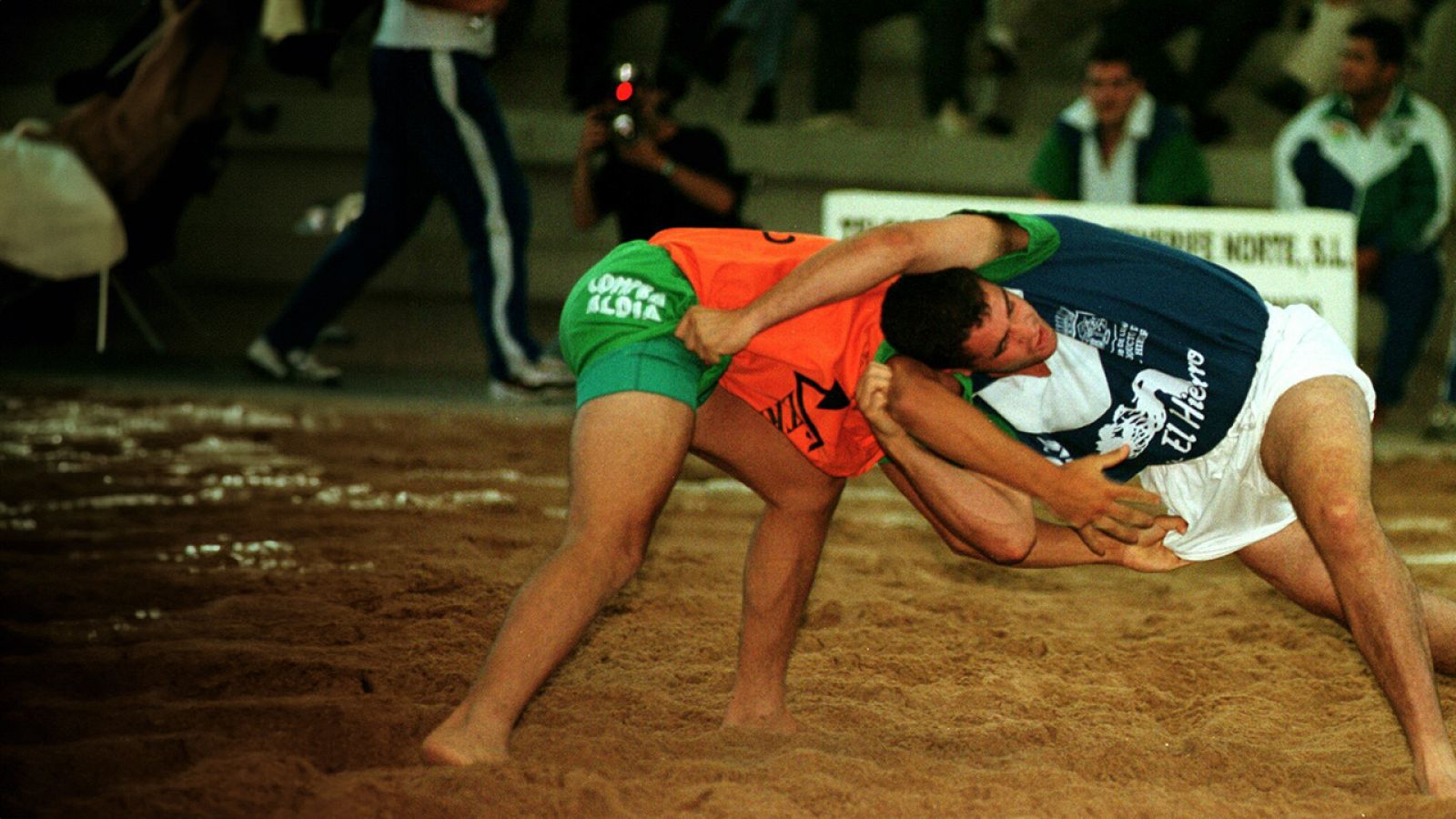 Lucha Canaria en el Parlamento Europeo - 29/03/15 - La luchada | Ver