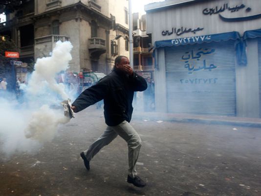 Telediario 1 - Telediario 2 en 4' - 28/01/11