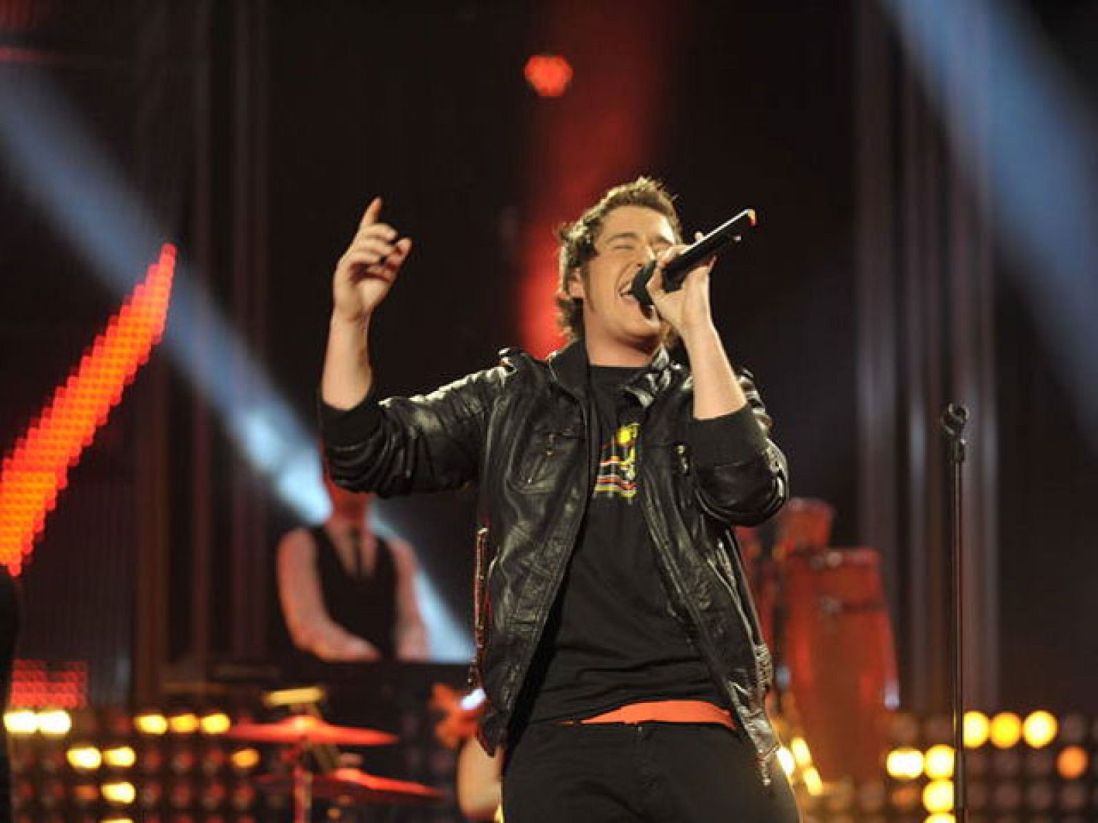 Sunami ha puesto al público en pie con su versión rockera de 'Gwendolyne'.