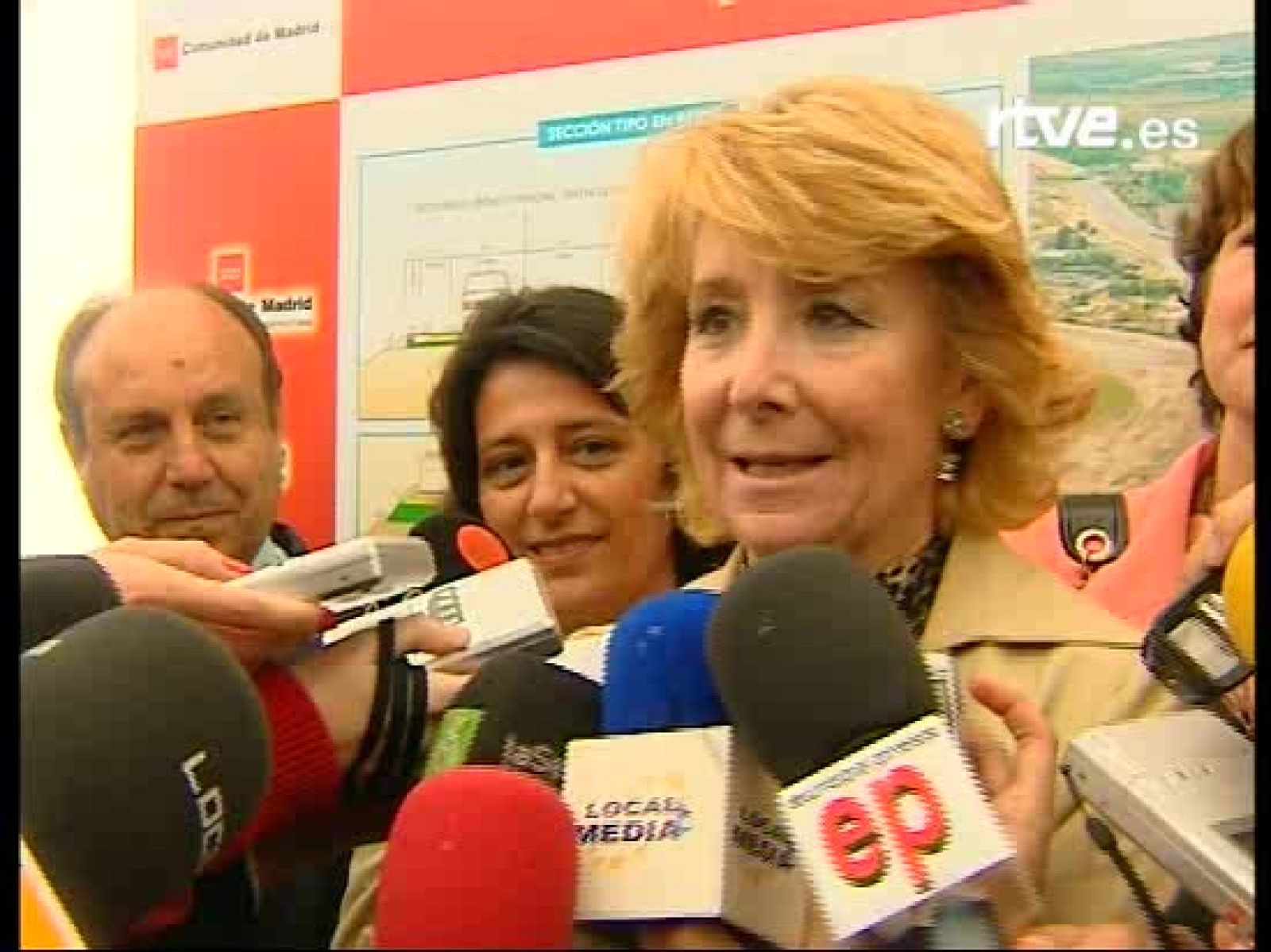 La presidenta de la comunidad de Madrid, Esperanza Aguirre, ha dicho que no piensa presentar una candidatura alternativa a la de Mariano Rajoy.