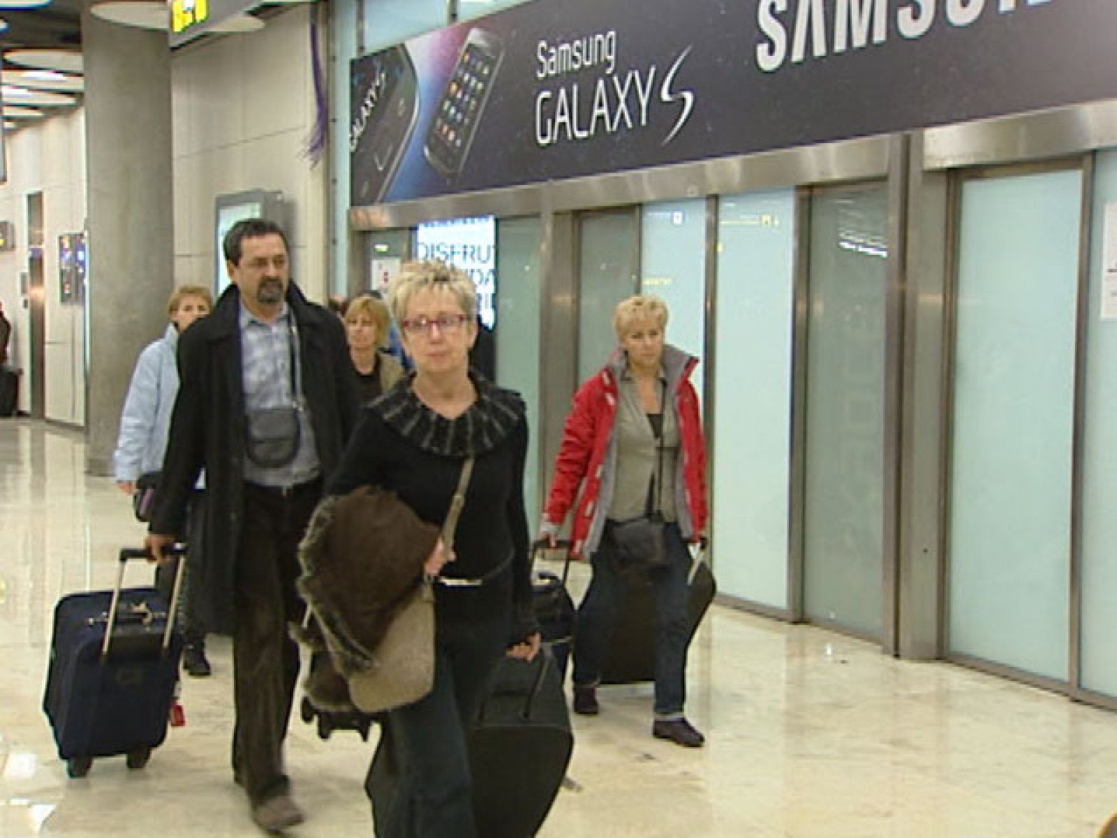 Tras varios días de espera en El Cairo los turistas comienzan a llegar a España | Ver