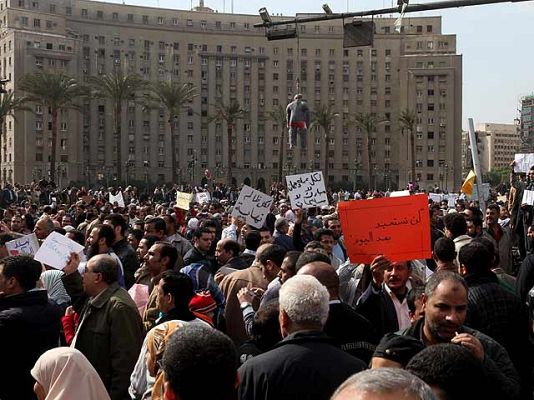  - Los egipcios comienzan a concentrarse en El Cairo contra Mubarak