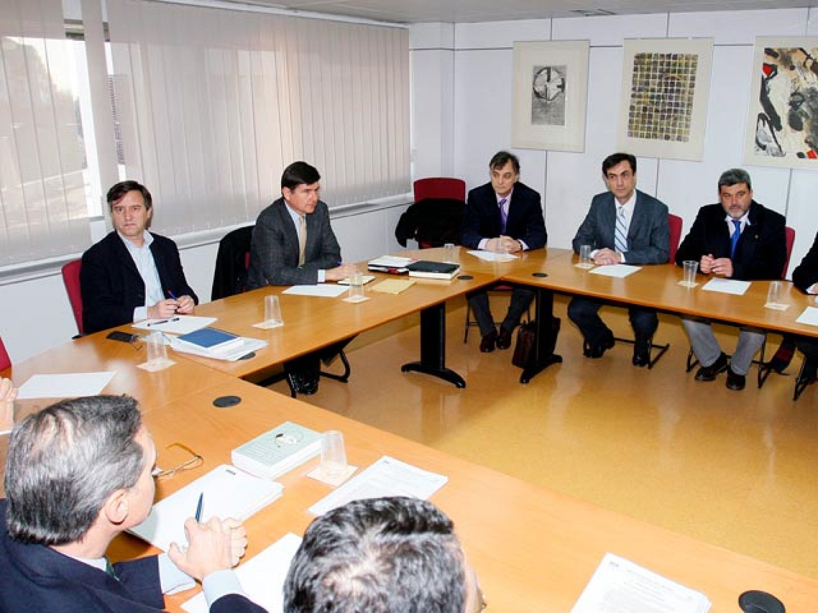 Manuel Pimentel se estrena como mediador en el conflicto laboral entre AENA y los controladores | Ver