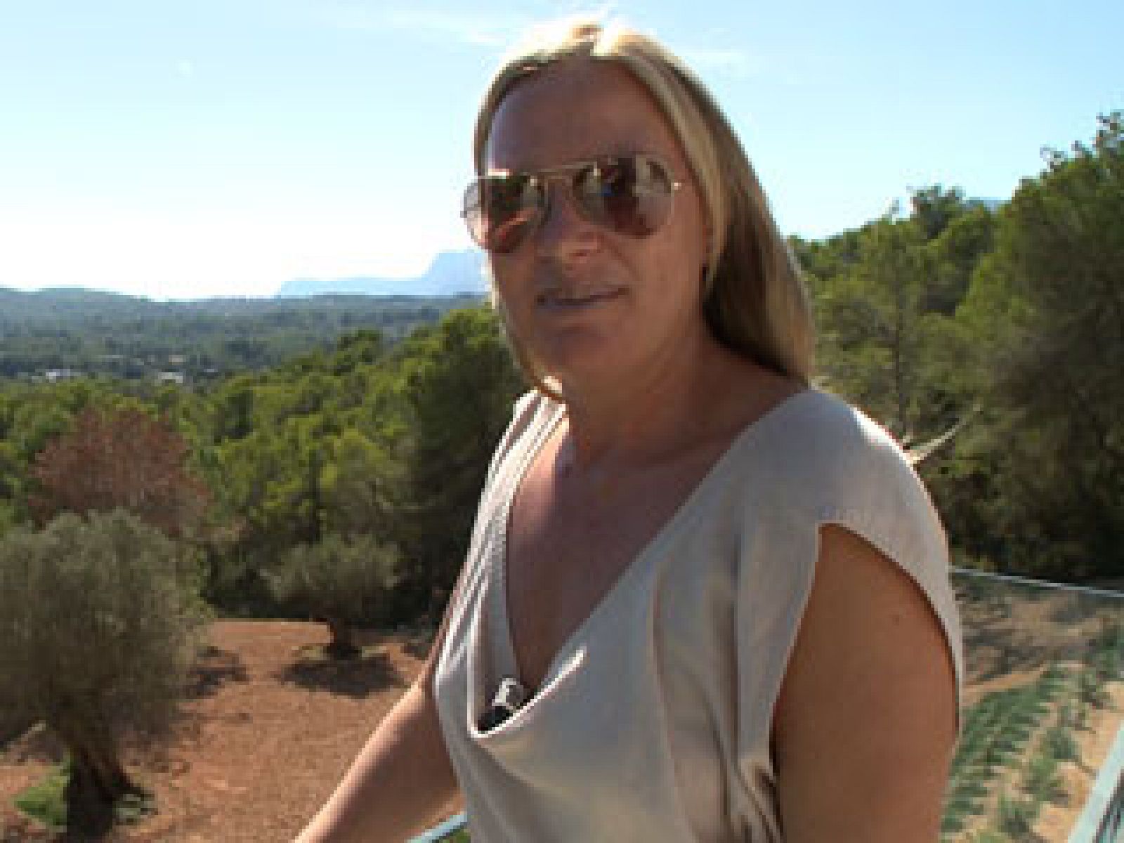 Destino: Baleares II, Cathy