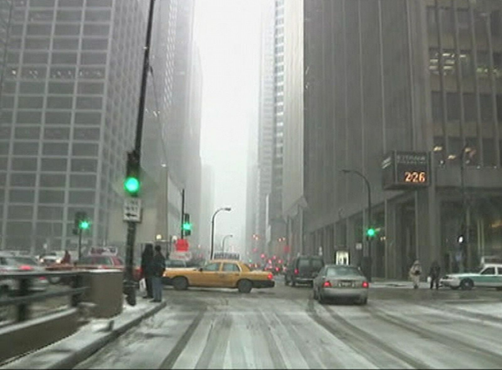 Alerta en Estados Unidos por la tormenta de hielo y nieve que sufre un tercio del país