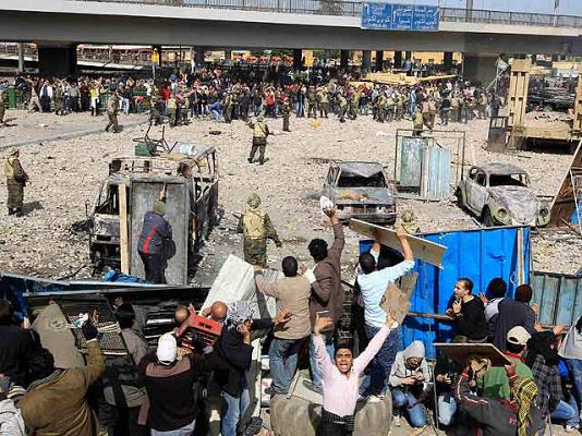  - Siguen los enfrentamientos entre los partidarios y los detractores de Mubarak