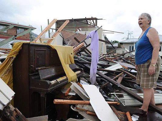 Telediario 1 - Telediario Matinal en 4' - 04/02/11