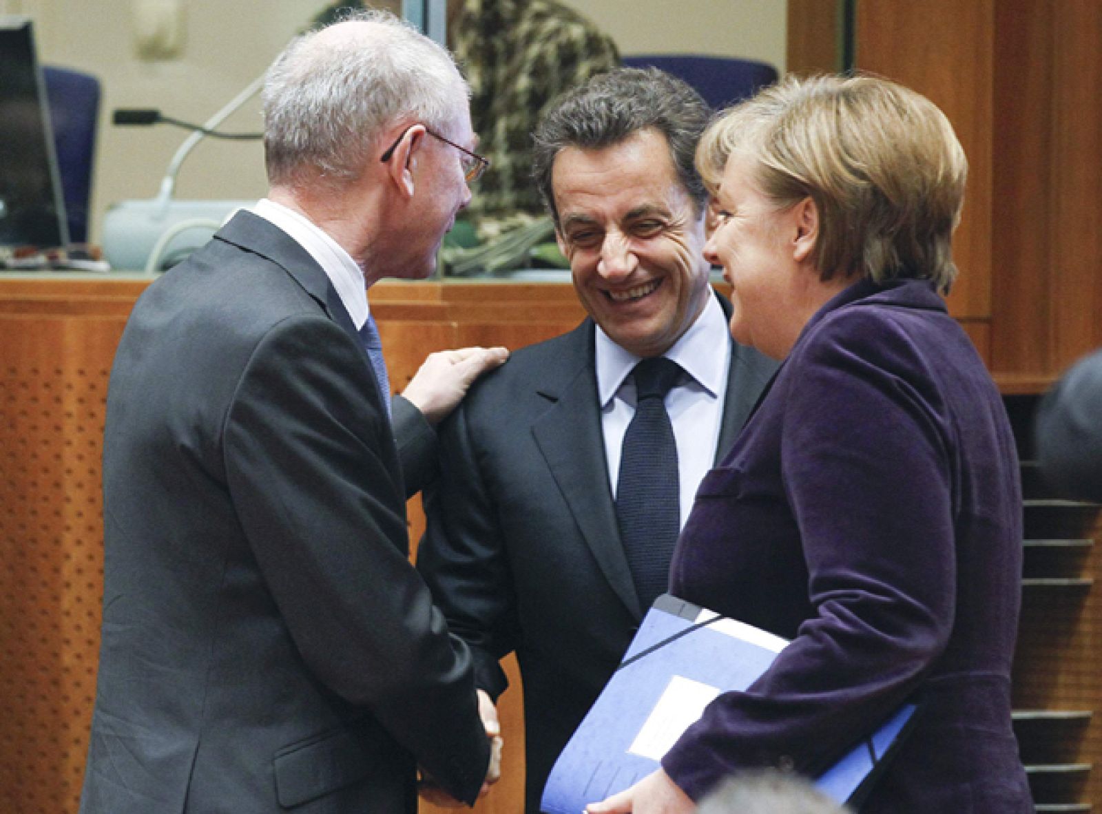 Los 27 jefes de estado y gobierno de la Unión Europea están reunidos en una cumbre extraordinaria