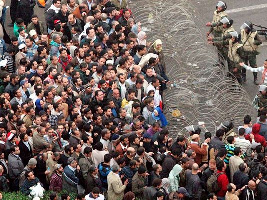 Telediario 1 - Telediario 2 en 4' - 05/02/11