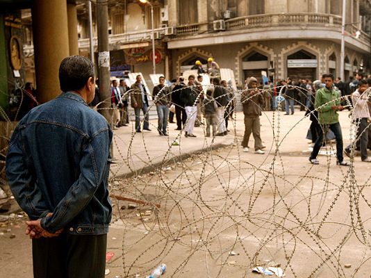 Telediario 1 - Telediario 2 en 4' - 06/02/11