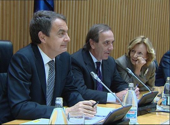 Telediario 1 - Zapatero defiende las reformas