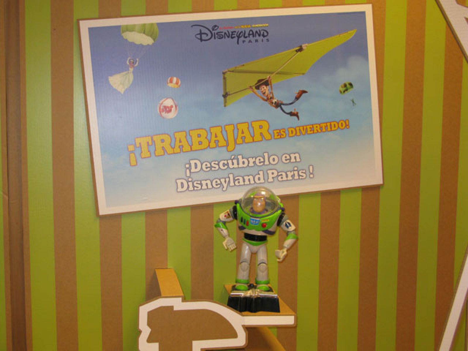 El parque temático Disneyland París busca a 600 españoles para trabajar