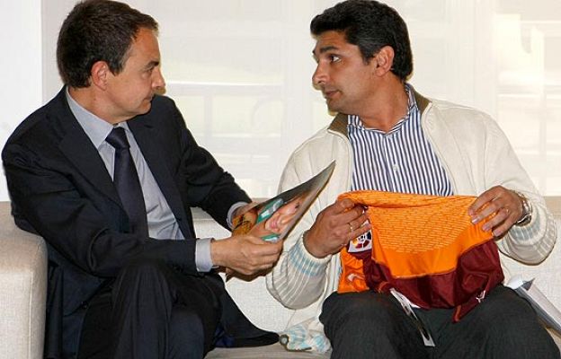  - Zapatero, con el padre de Mari Luz
